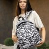 Женский рюкзак Sambag Active с принтом белый с черным