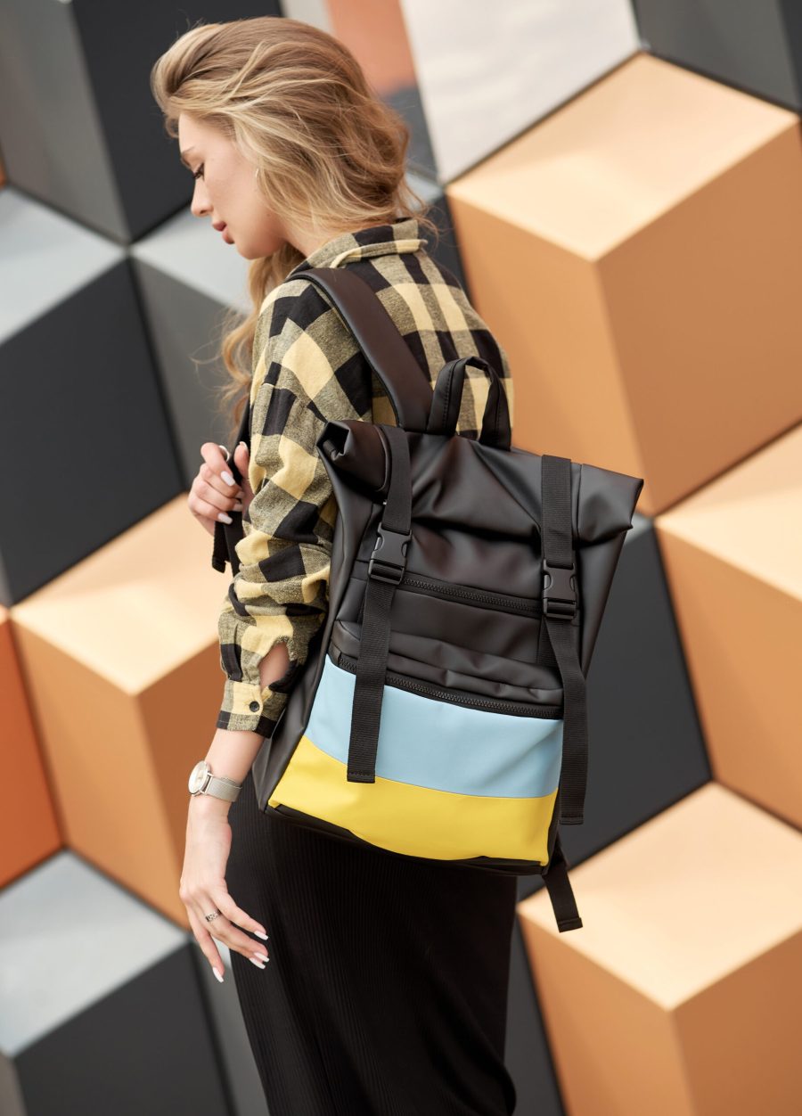 Рюкзак роллтоп жіночий Sambag RollTop LTH чорний з прапором України
