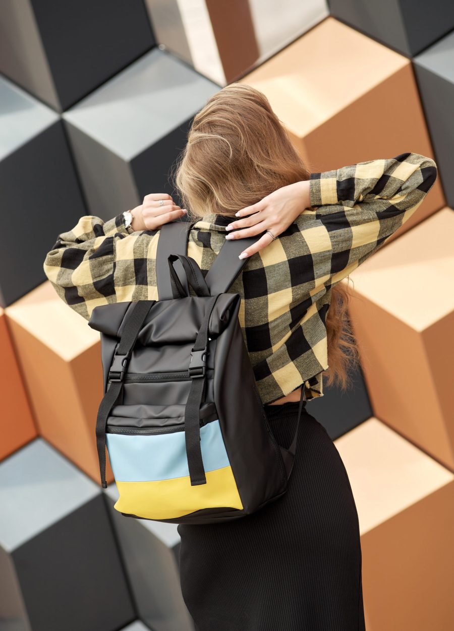 Рюкзак роллтоп жіночий Sambag RollTop LTH чорний з прапором України