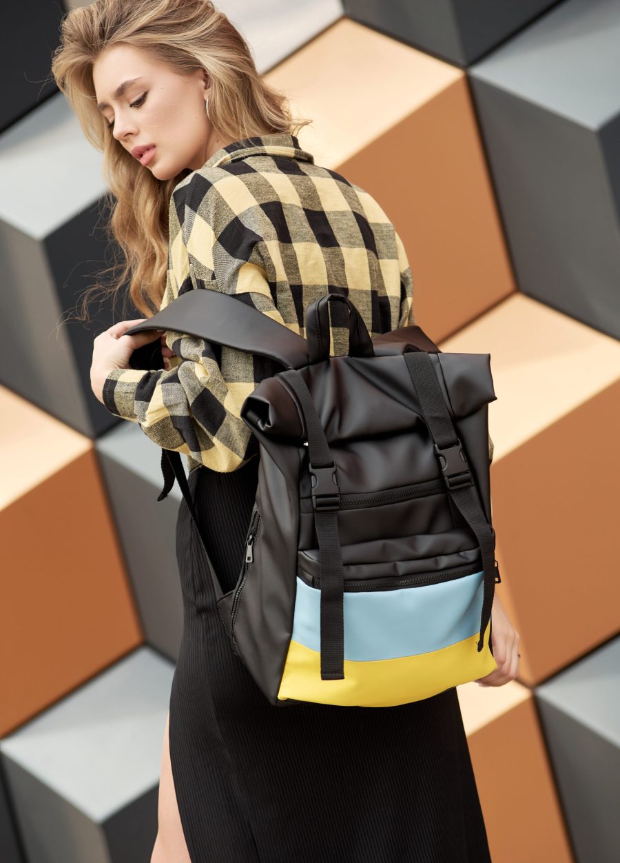 Рюкзак роллтоп жіночий Sambag RollTop LTH чорний з прапором України
