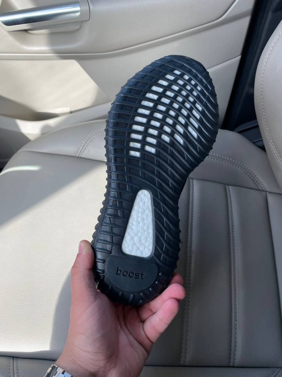 Кросівки Adidas Yeezy Boost 350 V2 Bred