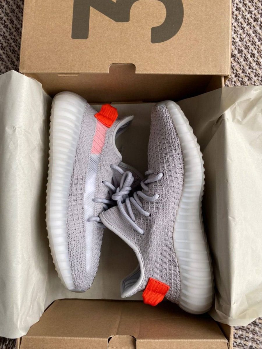 Кроссовки Adidas Yeezy Boost 350 v2 Tail Light
