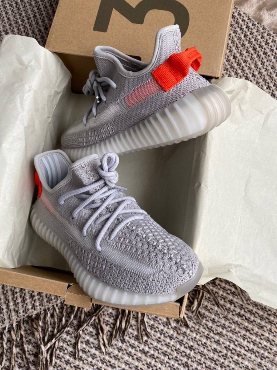 Кроссовки Adidas Yeezy Boost 350 v2 Tail Light