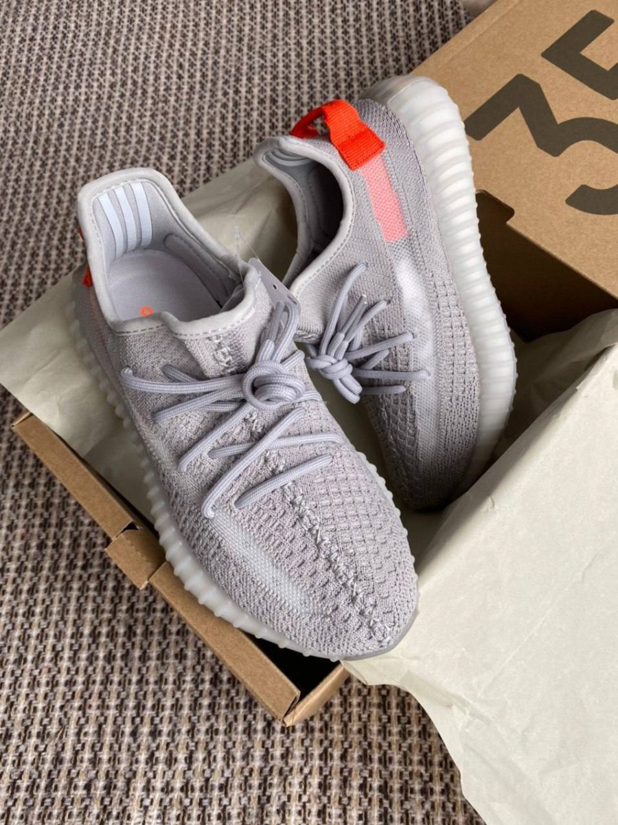 Кроссовки Adidas Yeezy Boost 350 v2 Tail Light
