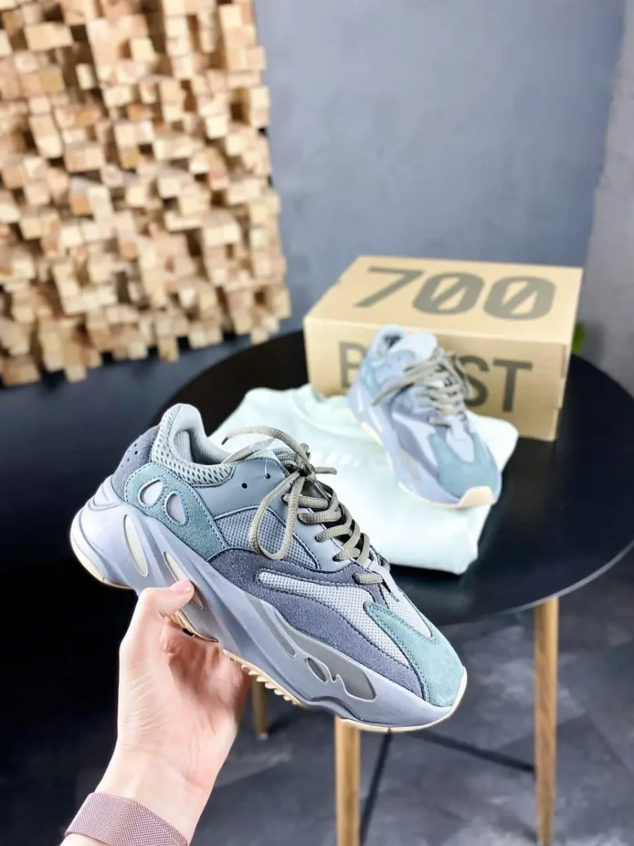 Кроссовки Adidas Yeezy Boost 700 Teal Blue