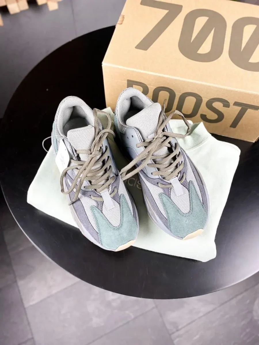 Кроссовки Adidas Yeezy Boost 700 Teal Blue