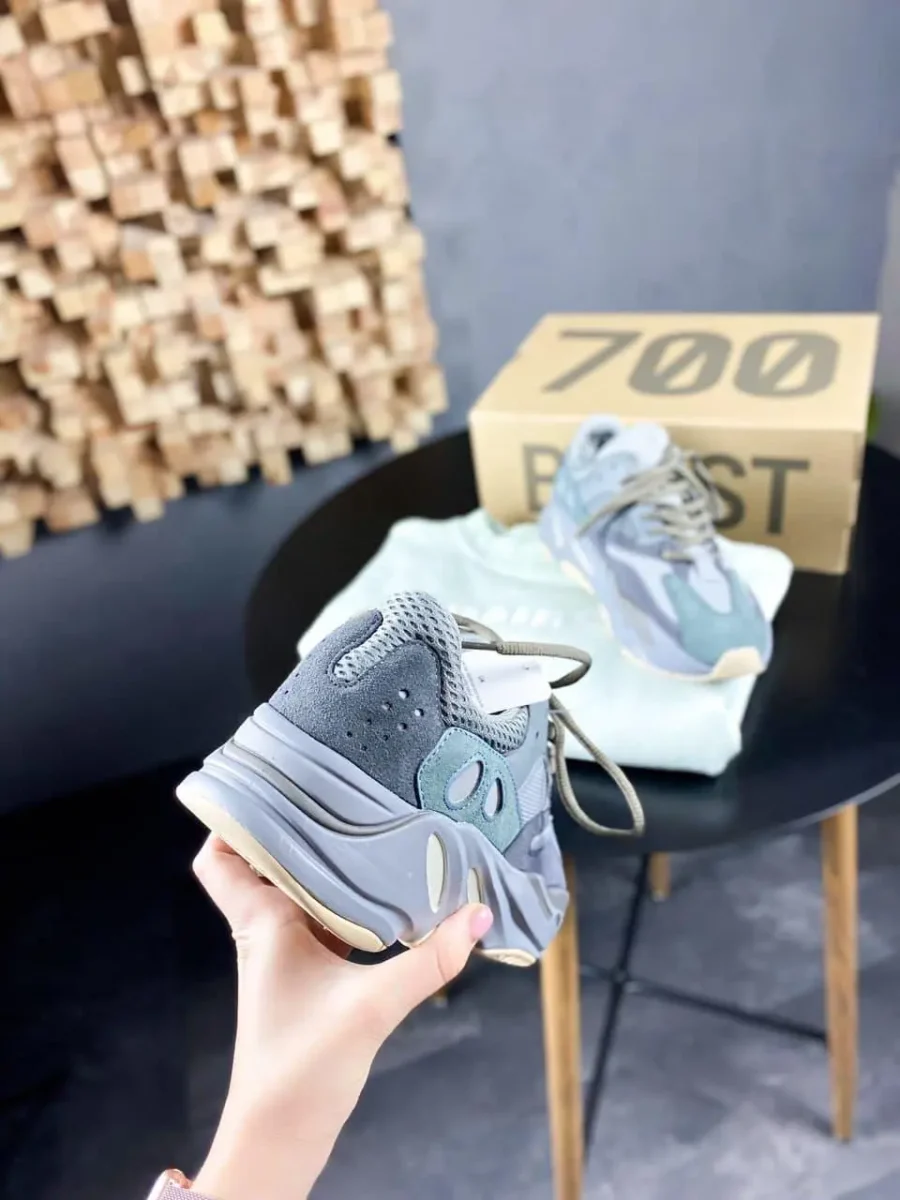 Кроссовки Adidas Yeezy Boost 700 Teal Blue