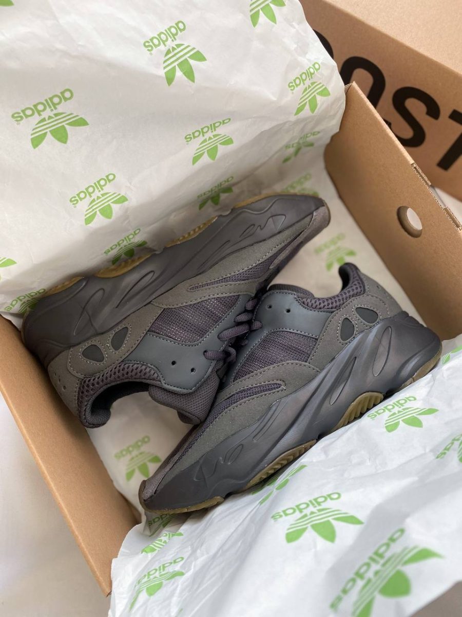 Кросівки Adidas Yeezy Boost 700 Utility Black