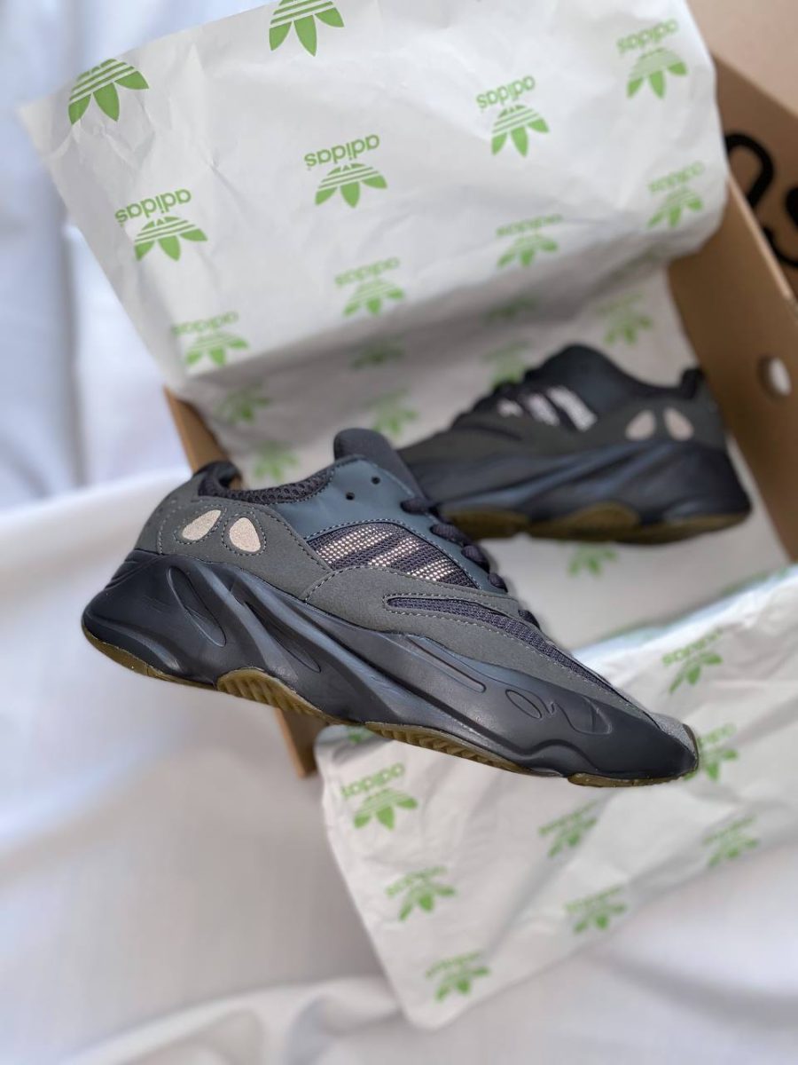 Кросівки Adidas Yeezy Boost 700 Utility Black