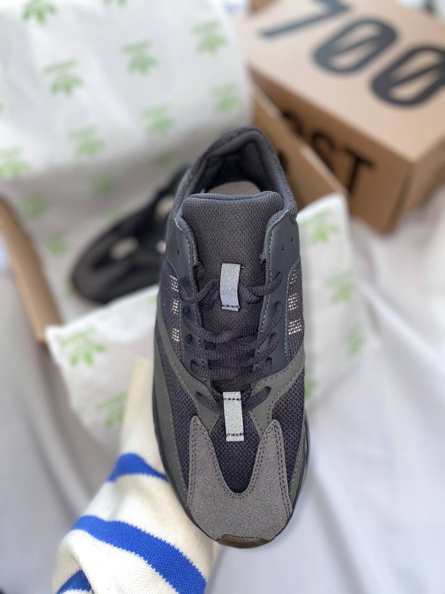 Кросівки Adidas Yeezy Boost 700 Utility Black