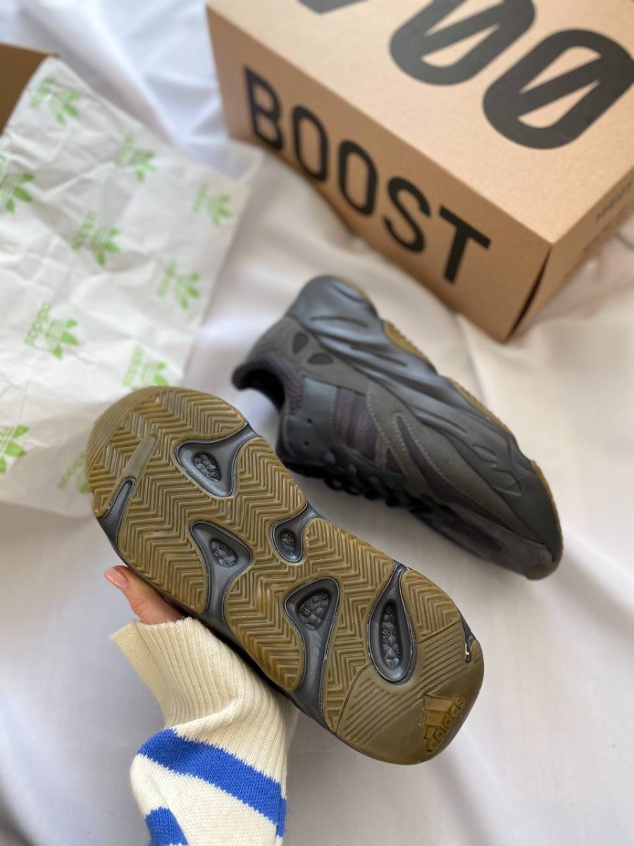 Кросівки Adidas Yeezy Boost 700 Utility Black