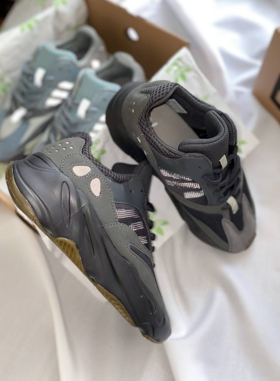 Кросівки Adidas Yeezy Boost 700 Utility Black