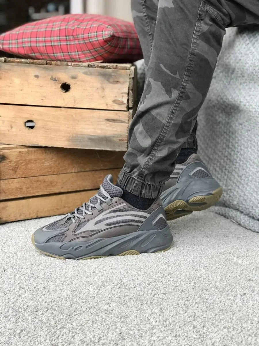 Кросівки Adidas Yeezy Boost 700 V2 Geode