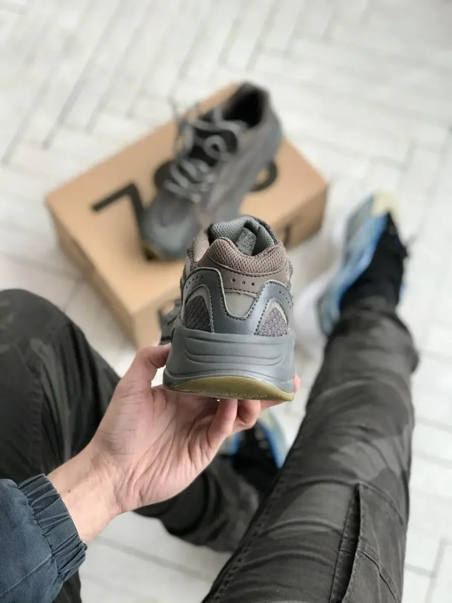 Кросівки Adidas Yeezy Boost 700 V2 Geode
