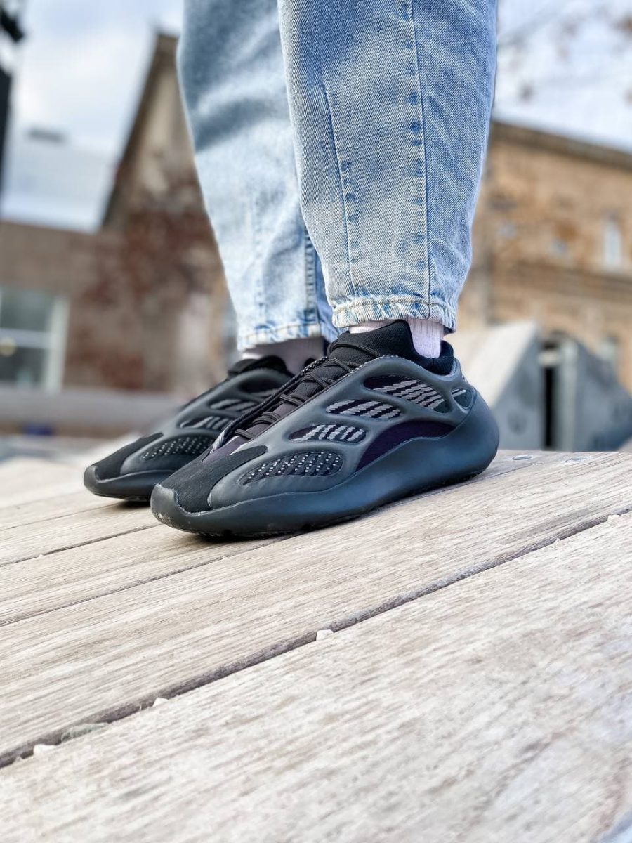 Кросівки Adidas Yeezy Boost 700 V3 Alvah