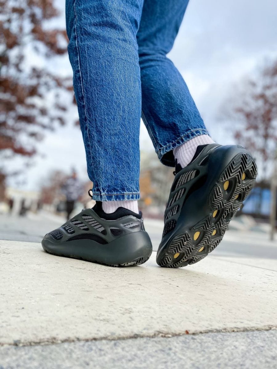 Кросівки Adidas Yeezy Boost 700 V3 Alvah