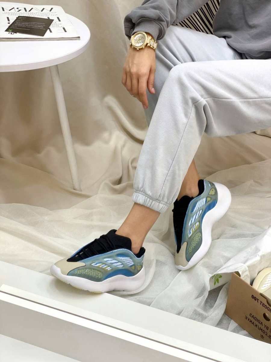 Кросівки Adidas Yeezy Boost 700 V3 Arzareth