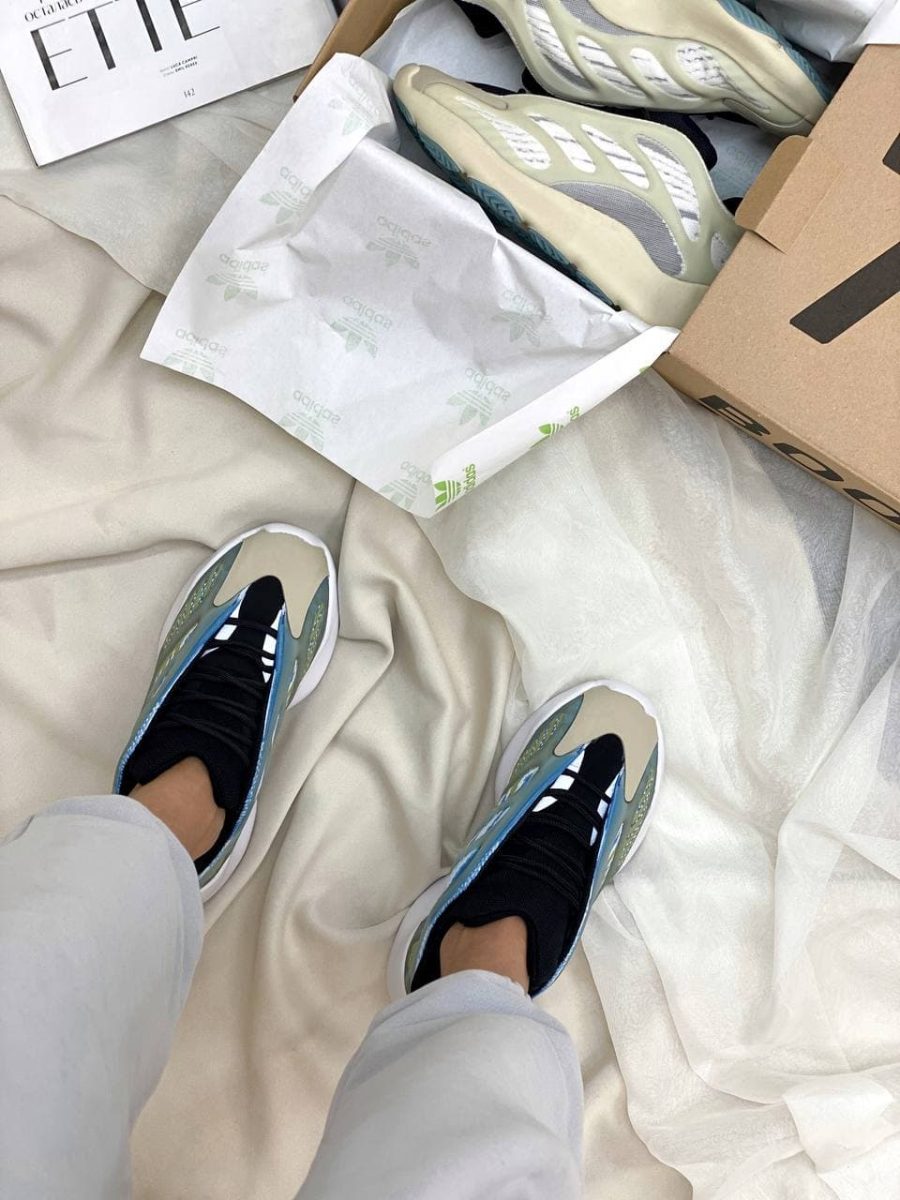 Кросівки Adidas Yeezy Boost 700 V3 Arzareth