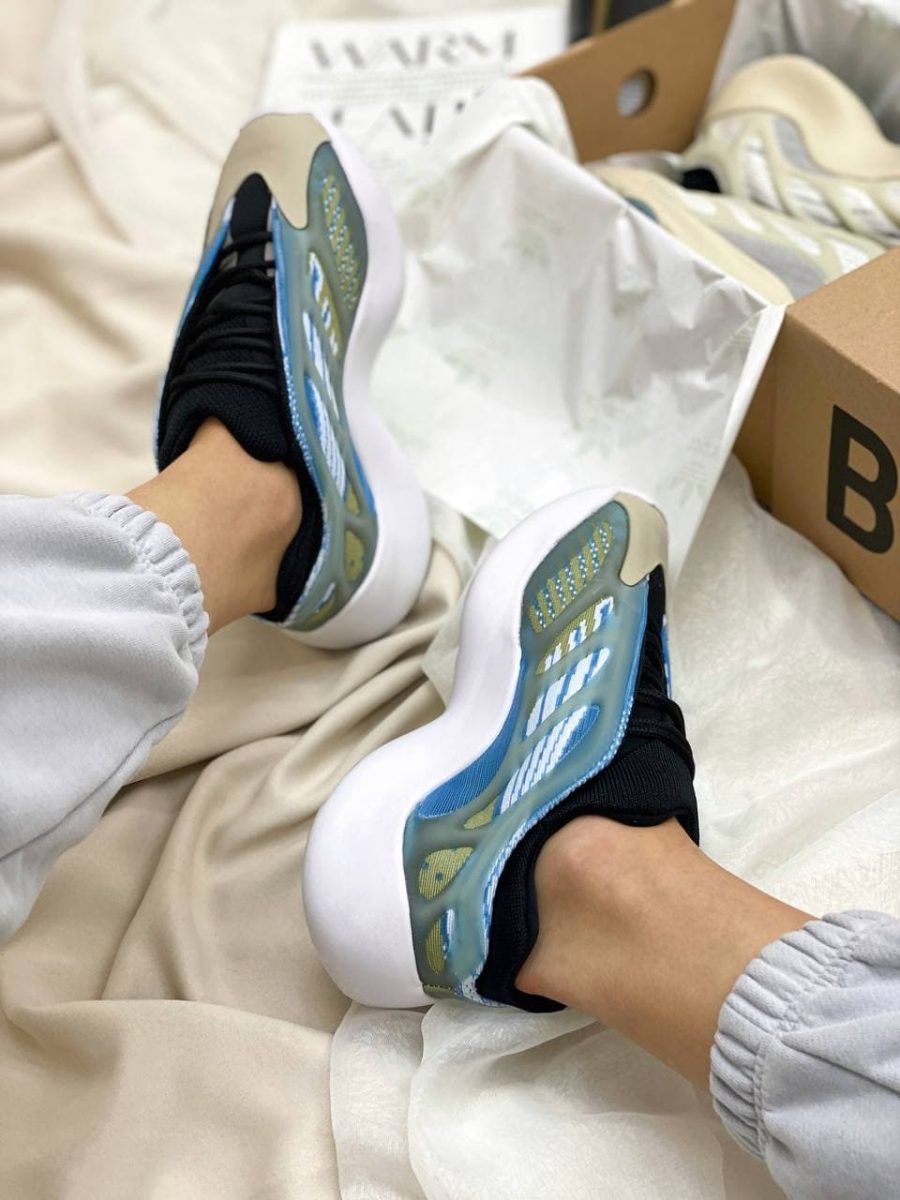 Кросівки Adidas Yeezy Boost 700 V3 Arzareth
