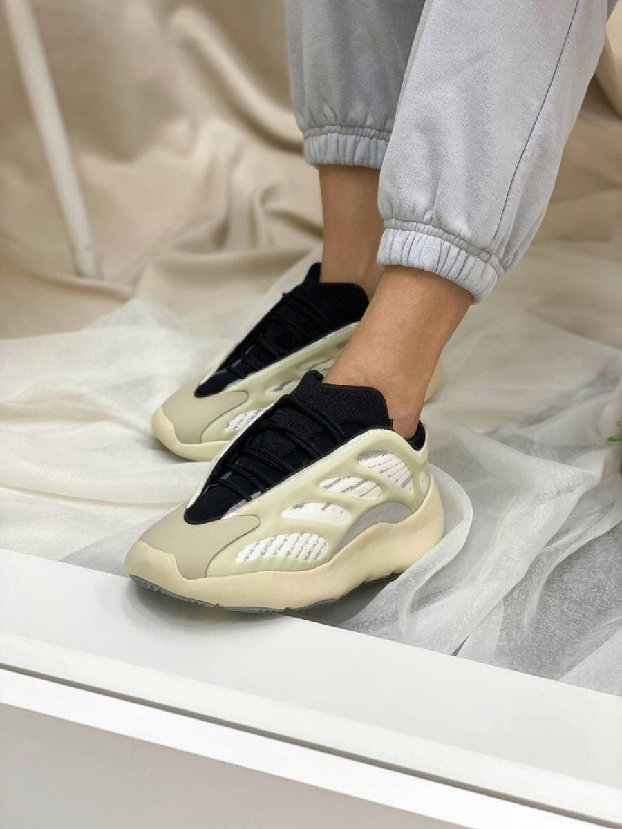 Кросівки Adidas Yeezy Boost 700 V3 Azael