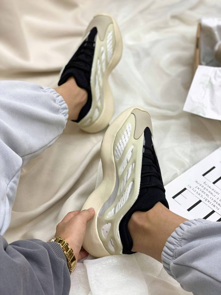 Кросівки Adidas Yeezy Boost 700 V3 Azael