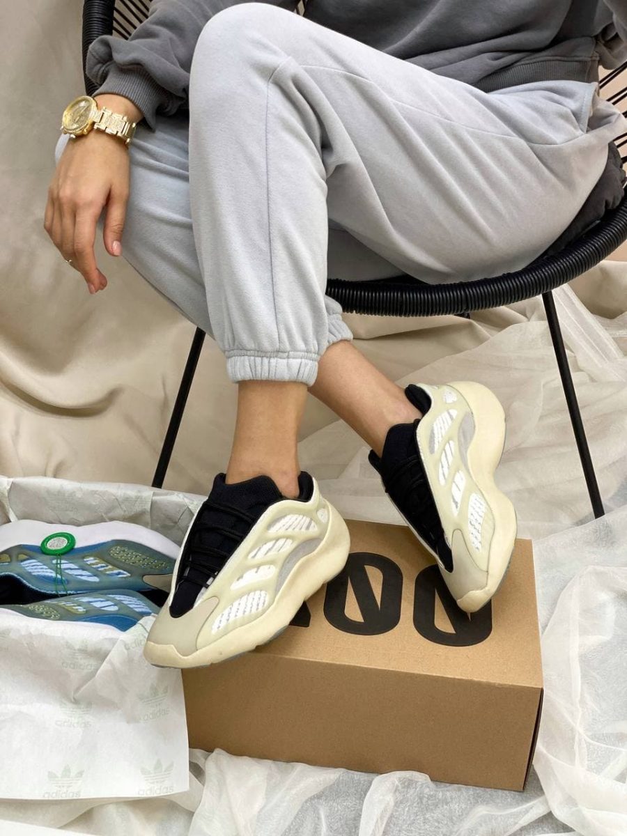 Кросівки Adidas Yeezy Boost 700 V3 Azael