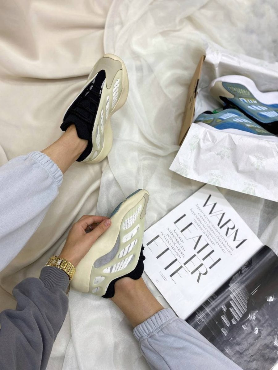 Кросівки Adidas Yeezy Boost 700 V3 Azael