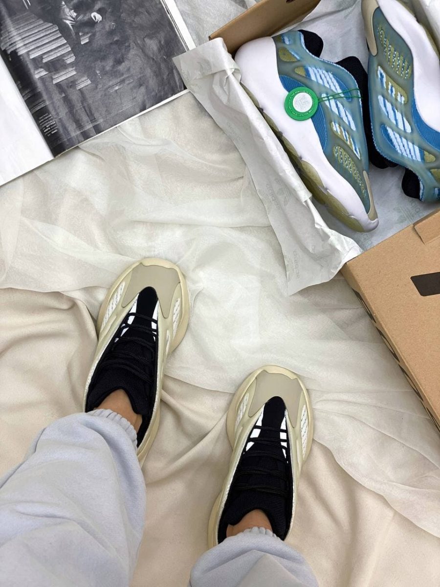 Кросівки Adidas Yeezy Boost 700 V3 Azael