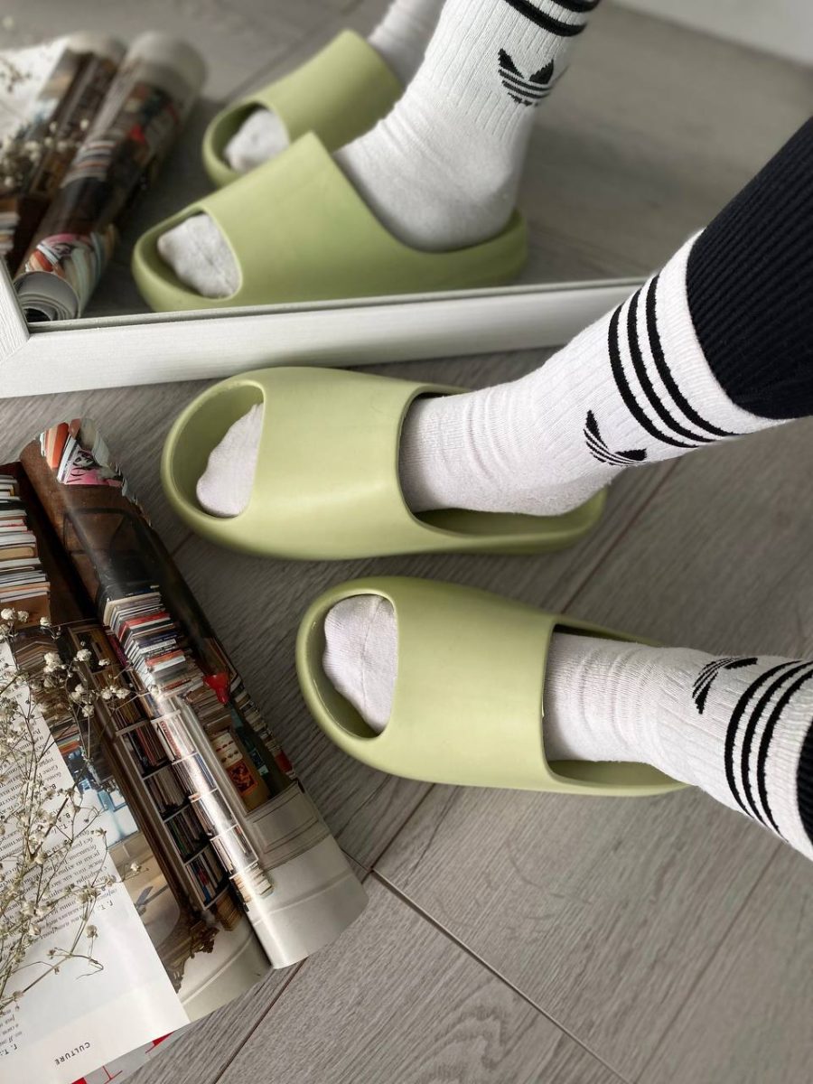 Сланцы Adidas Yeezy Slide Resin