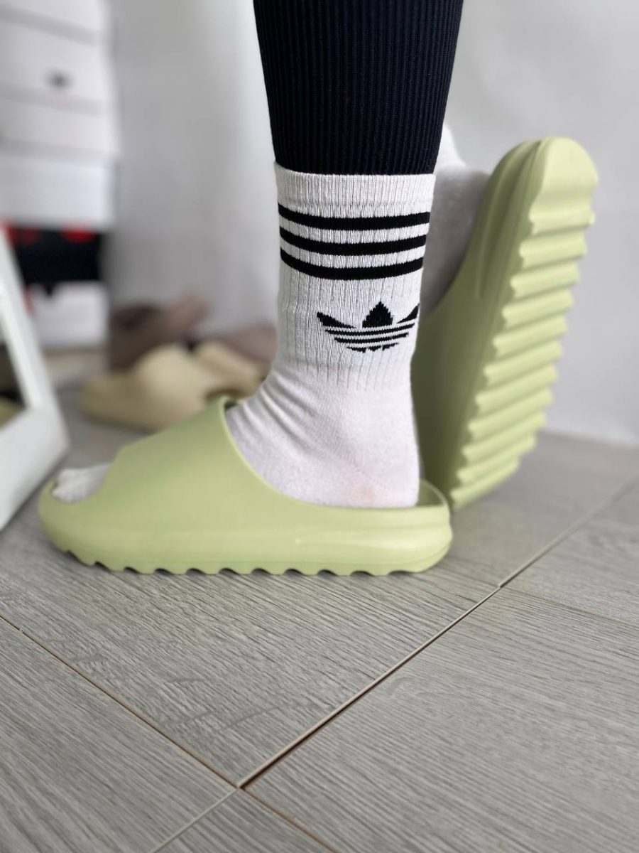 Сланцы Adidas Yeezy Slide Resin