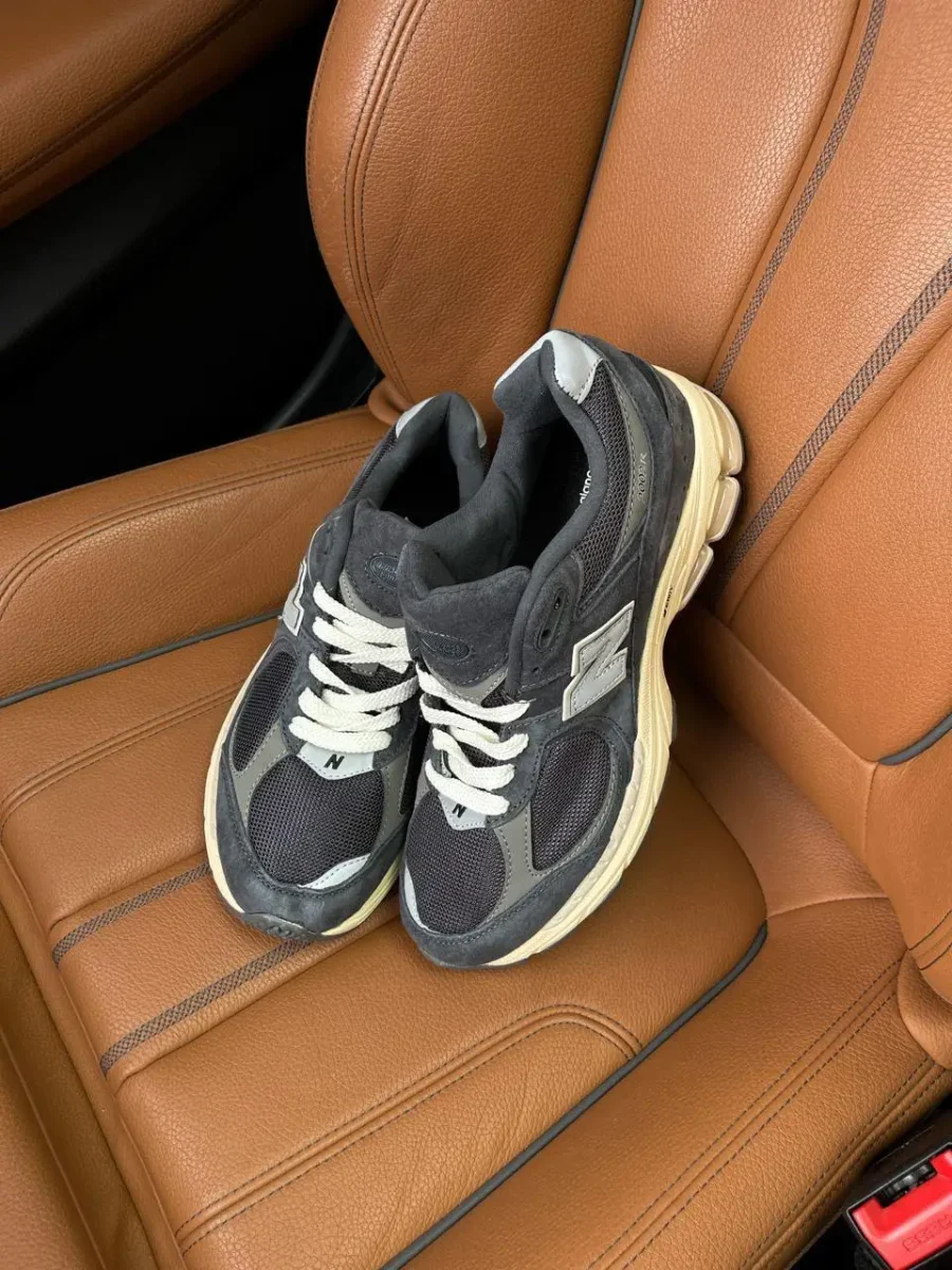 Кроссовки New Balance 2002R Phantom