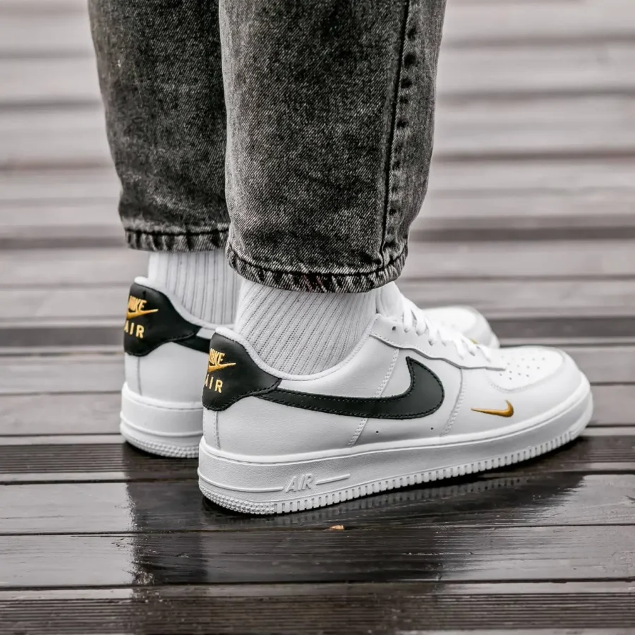 Кроссовки Nike Air Force 1 07 Essential White/Black/Gold
