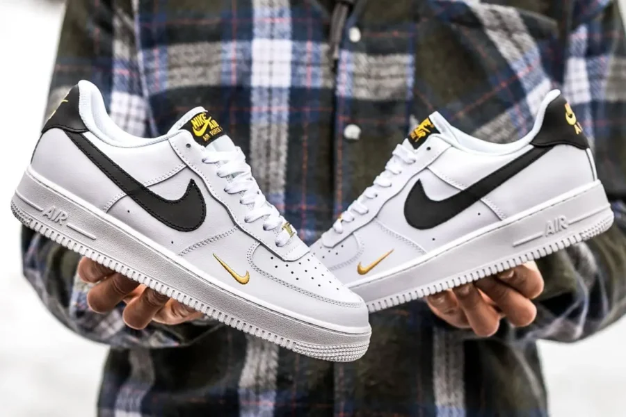Кроссовки Nike Air Force 1 07 Essential White/Black/Gold