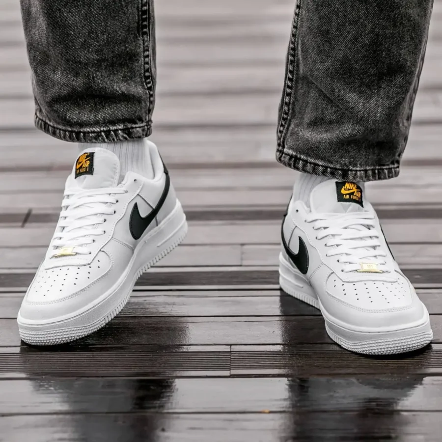 Кроссовки Nike Air Force 1 07 Essential White/Black/Gold