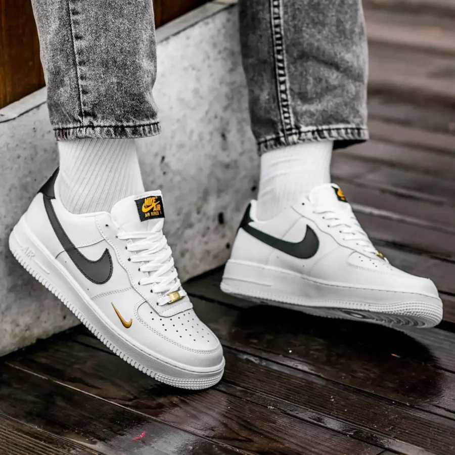 Кроссовки Nike Air Force 1 07 Essential White/Black/Gold