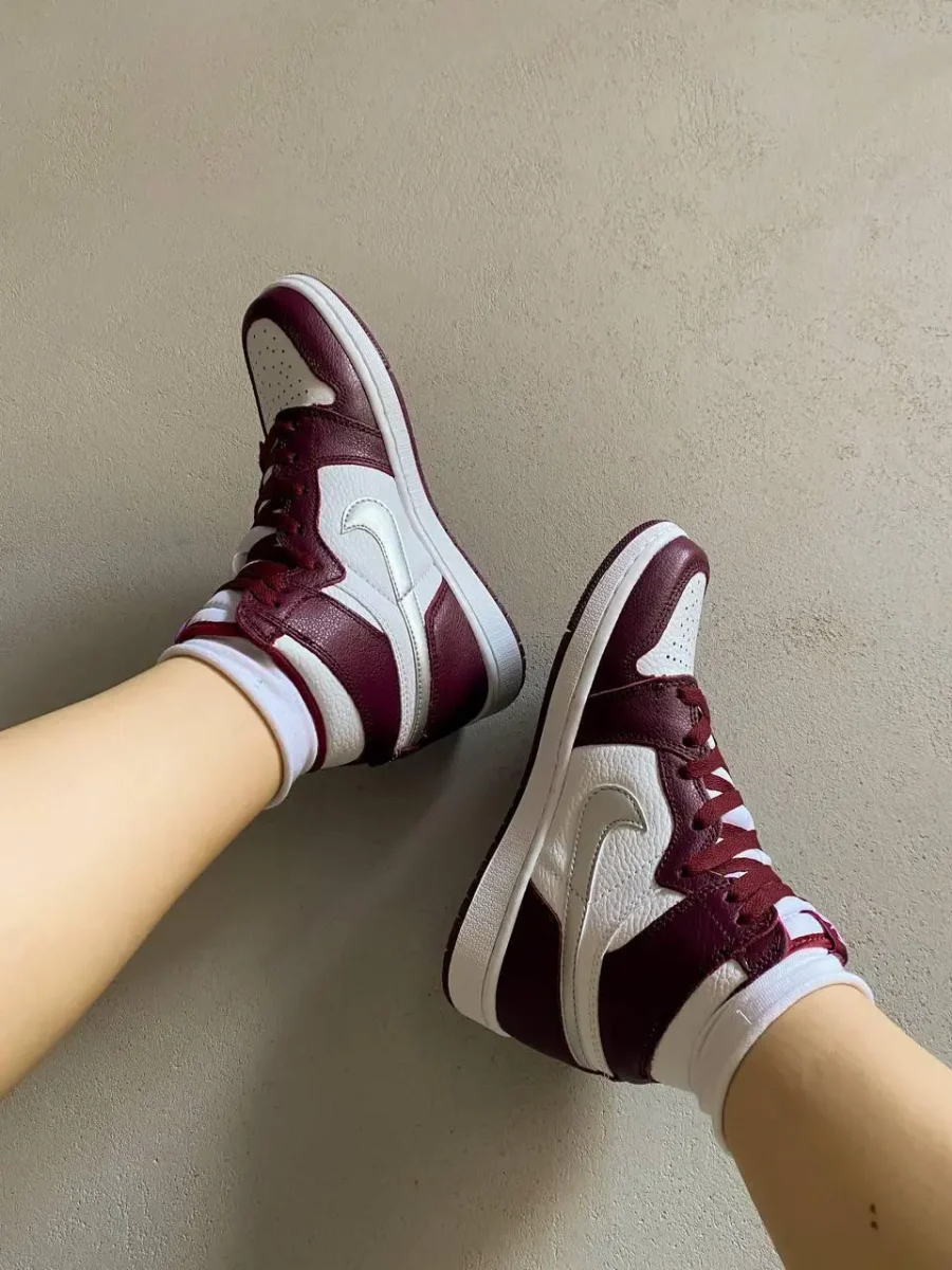 Кроссовки Nike Air Jordan 1 High OG GS Bordeaux