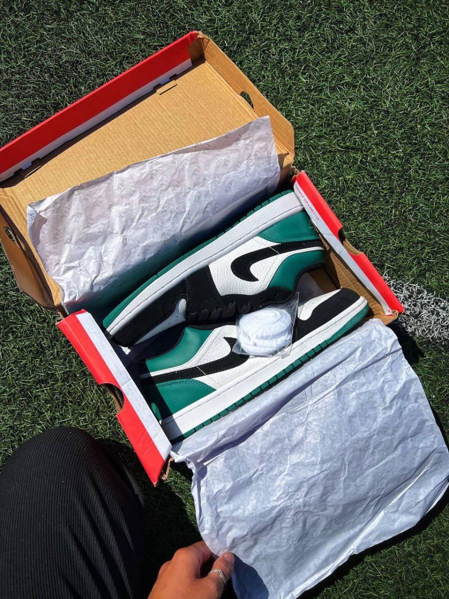 Кросівки Nike Air Jordan 1 Low Mystic Green