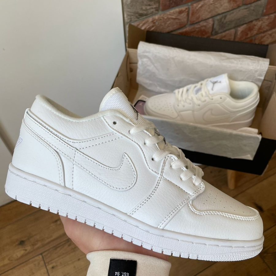 Кросівки Nike Air Jordan 1 Low Triple White