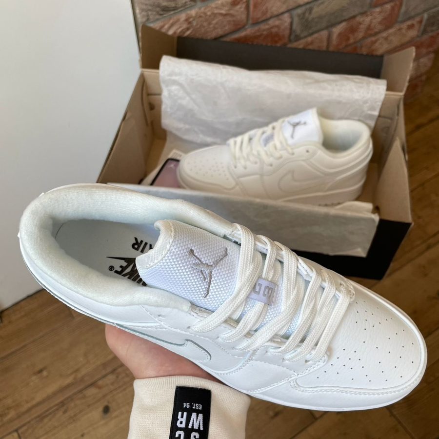Кросівки Nike Air Jordan 1 Low Triple White