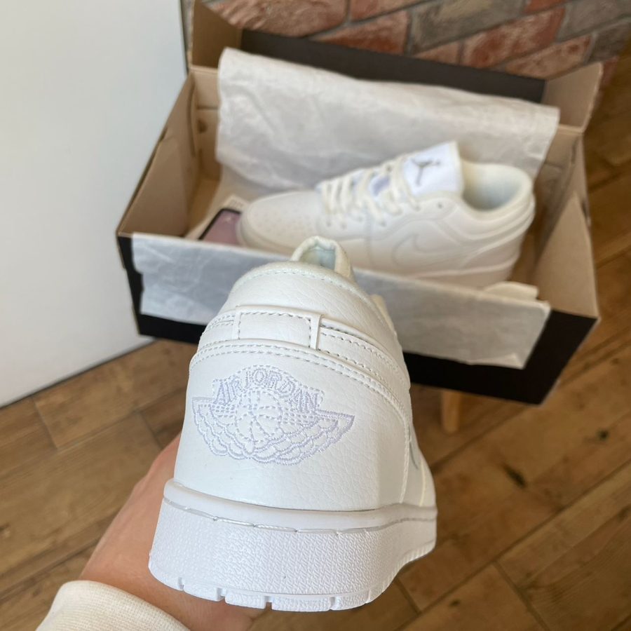 Кросівки Nike Air Jordan 1 Low Triple White