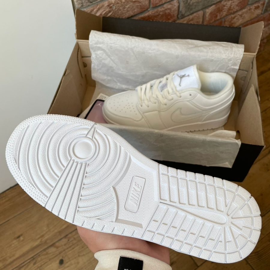 Кросівки Nike Air Jordan 1 Low Triple White