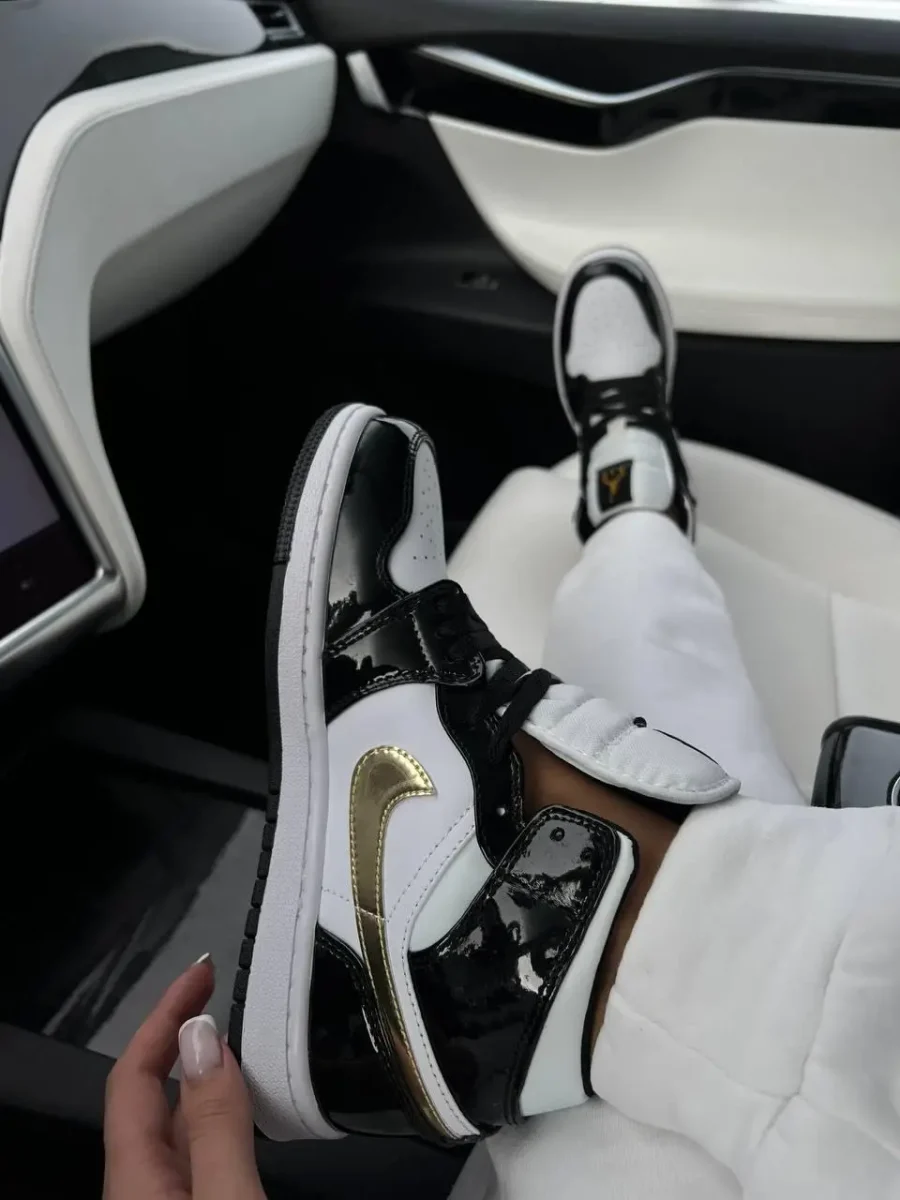 Кросівки Nike Air Jordan 1 Mid Patent Golden Black