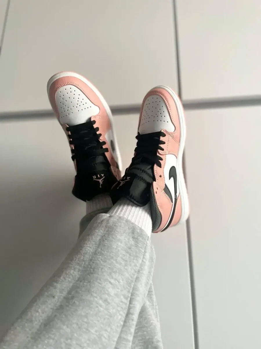 Кросівки Nike Air Jordan 1 Mid Pink/Quartz