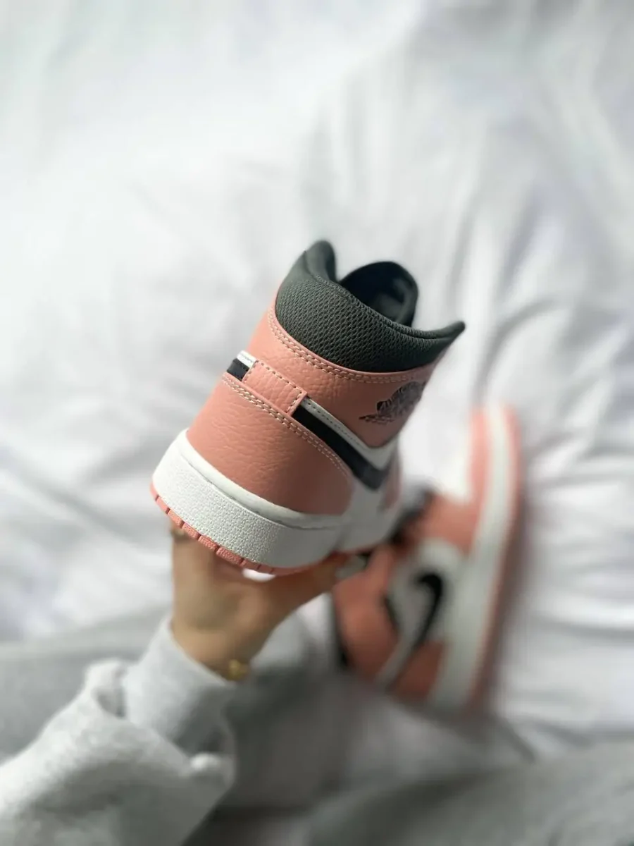 Кросівки Nike Air Jordan 1 Mid Pink/Quartz