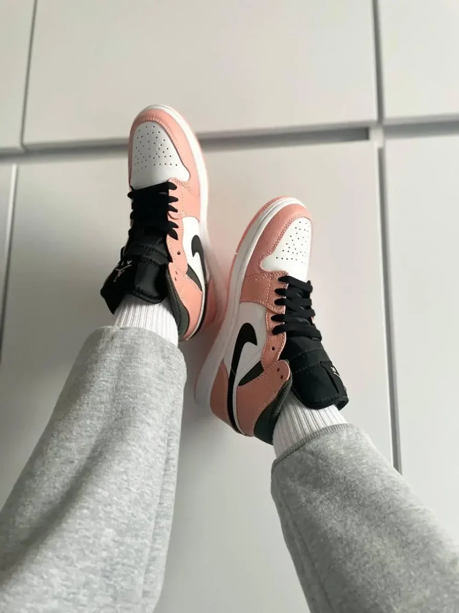 Кросівки Nike Air Jordan 1 Mid Pink/Quartz