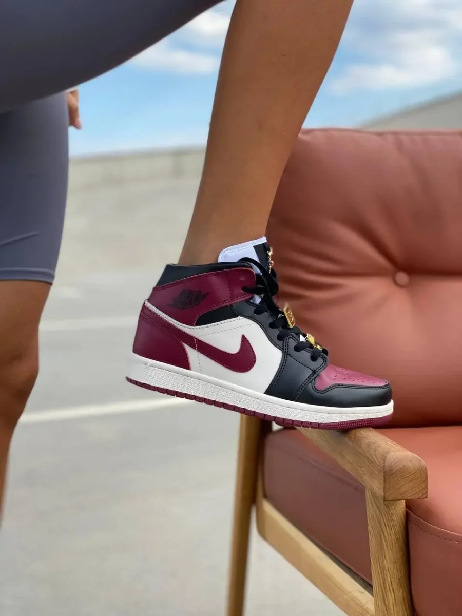Кроссовки Nike Air Jordan 1 Mid SE Black Dark Beetroot