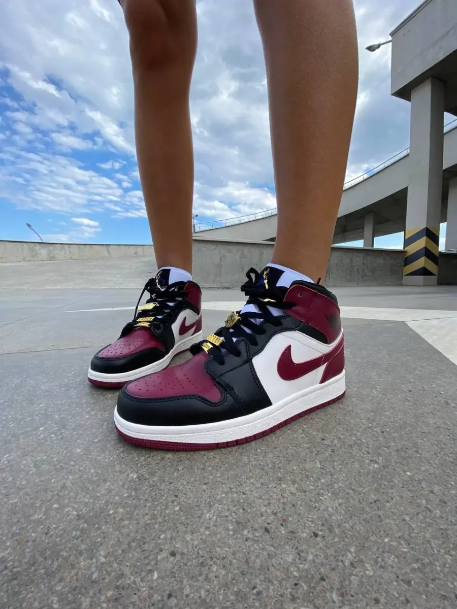 Кроссовки Nike Air Jordan 1 Mid SE Black Dark Beetroot