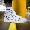 Кроссовки Nike Air Jordan 1 Mid SE Iridescent Reflective White