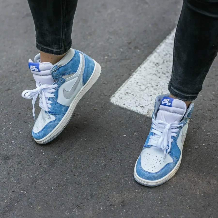 Кросівки Nike Air Jordan 1 Retro High OG Hyper Royal