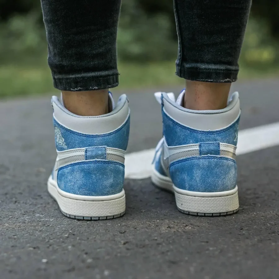Кросівки Nike Air Jordan 1 Retro High OG Hyper Royal